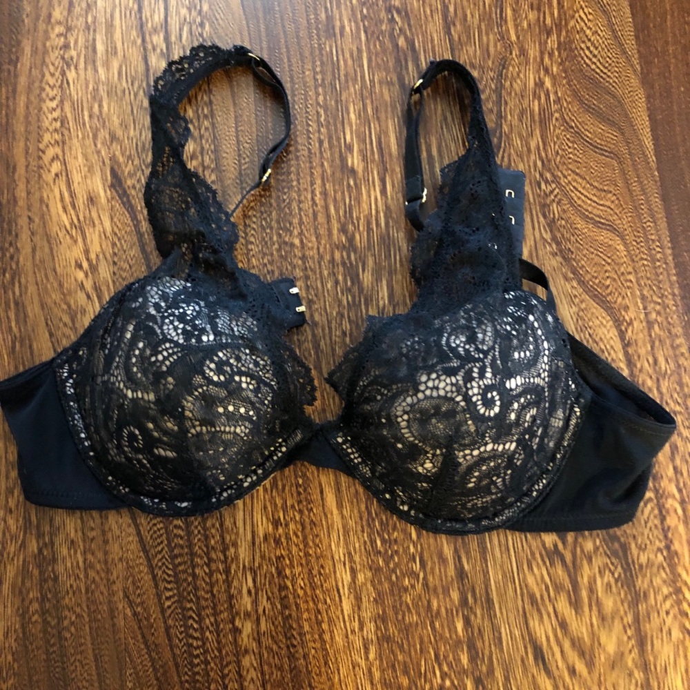 Lace contour plunge bra